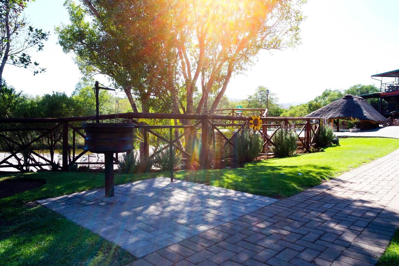 Thandabantu Game Lodge Roossenekal Zewnętrze zdjęcie